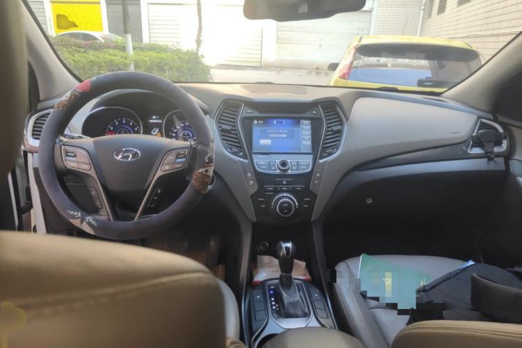 Used Hyundai Grand SantaFe 2013 3.0L 7-Seater Four-Wheel-Drive Comfort Edition Center Console