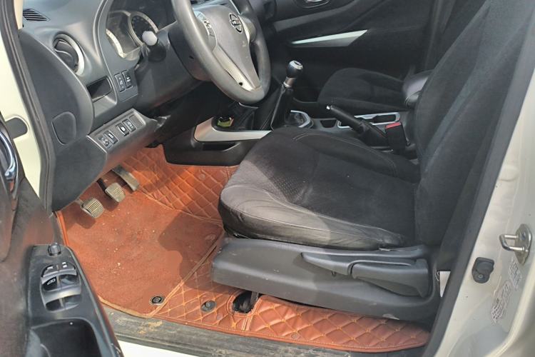 Used Nissan Terra 2018 2.5L Manual Two-Wheel Drive Elite Edition Driver Seat