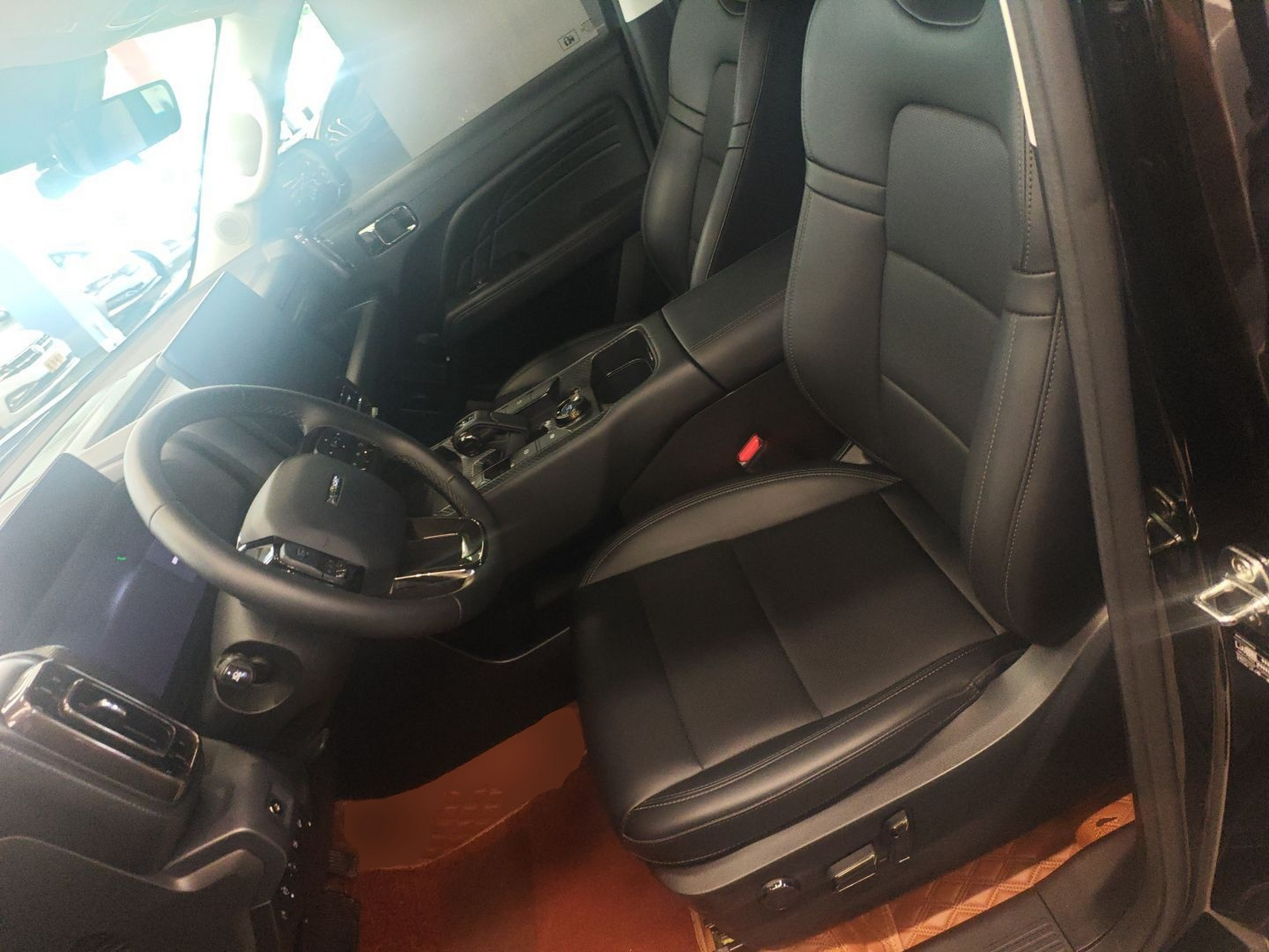 Переднее сиденье в автомобиле