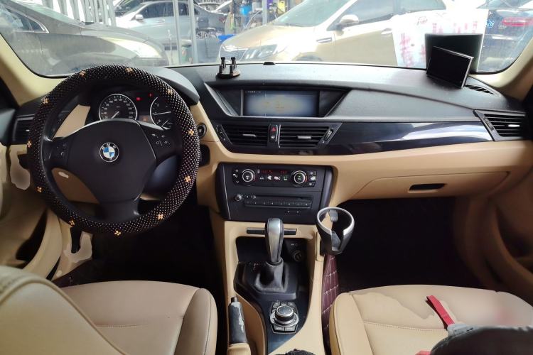 Used BMW X1 2010 sDrive18i Luxury Model Center Console