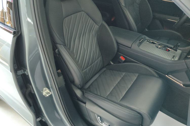 Used Lynk & Co 09 EM-P 2021 2.0T PHEV Halo Six-Seater Right Front Seat