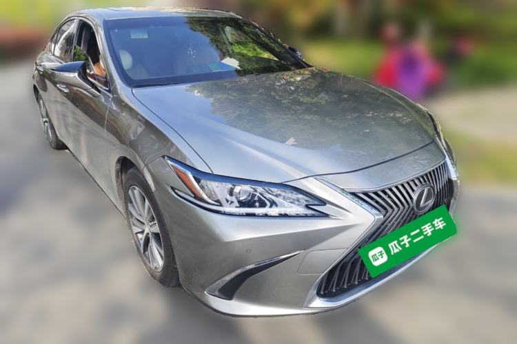 Used Lexus ES 2020 200 Excellence Edition Front Right 45 Deg