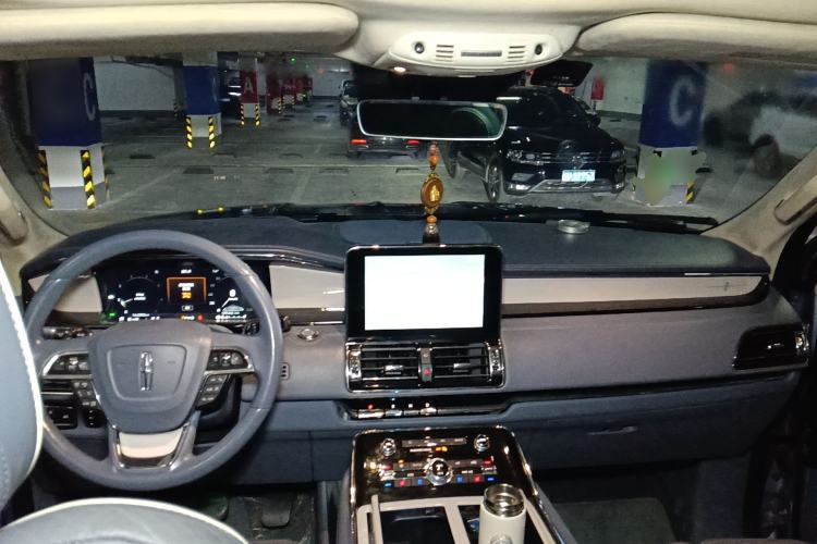 Used Lincoln Navigator 2020 3.5T Presidential Series Center Console