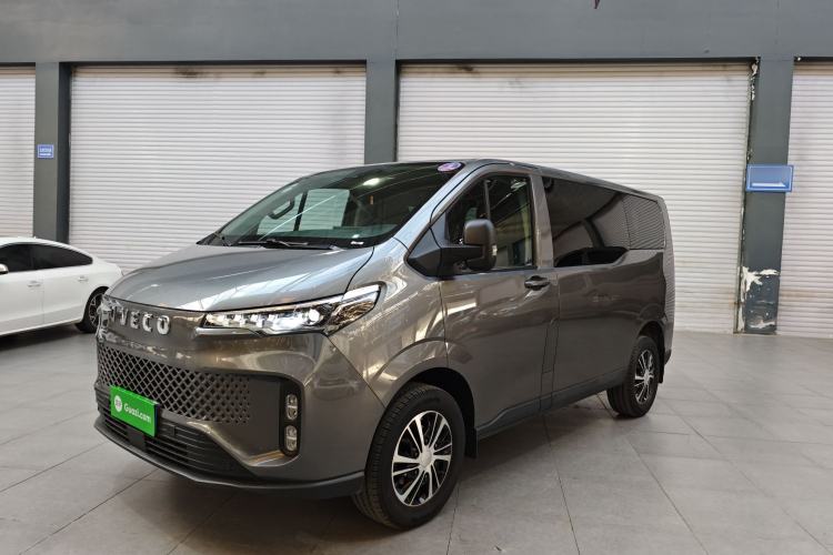 Used Iveco Fidato 2023 C30 Passenger Van 2.0T 93kW Manual Transmission Xingtu Edition Low Roof