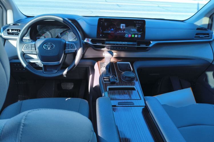 Used Toyota Granvia 2023 2.5L Hybrid Luxury Edition