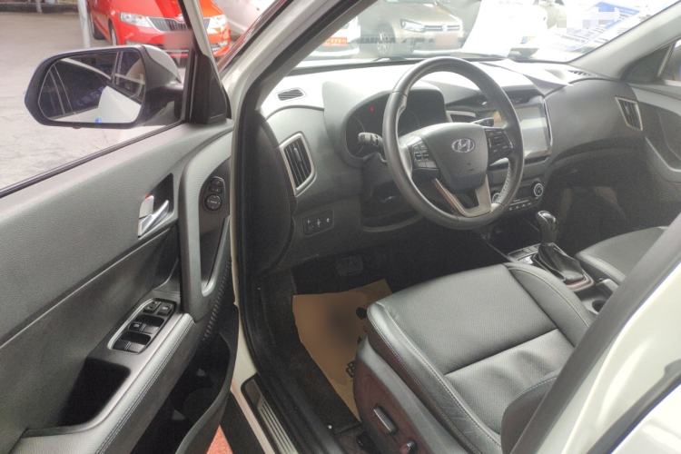 Used Hyundai ix25 2015 1.6L Automatic Two-Wheel-Drive Deluxe DLX Model