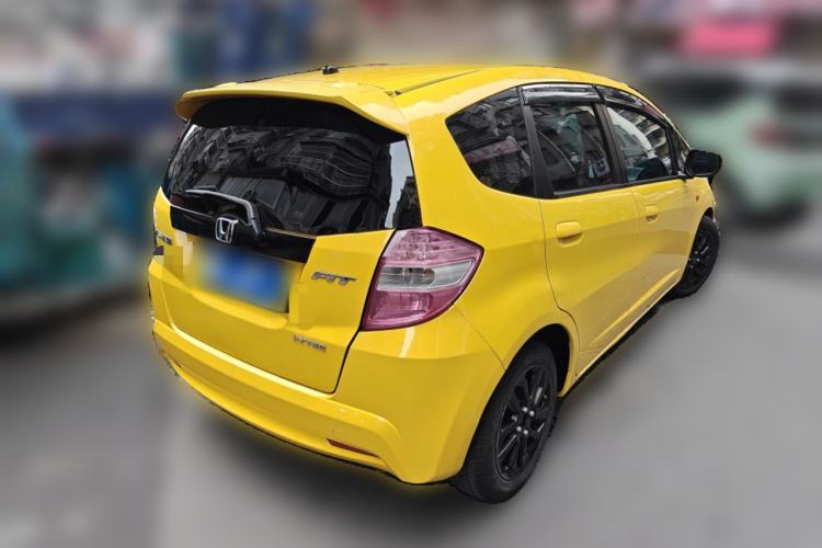 Used Honda Fit 2011 1.3L automatic comfort version
