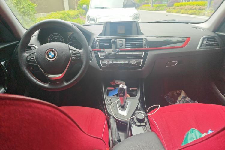 Used BMW 1 Series 2018 118i Sport Design Package Center Console