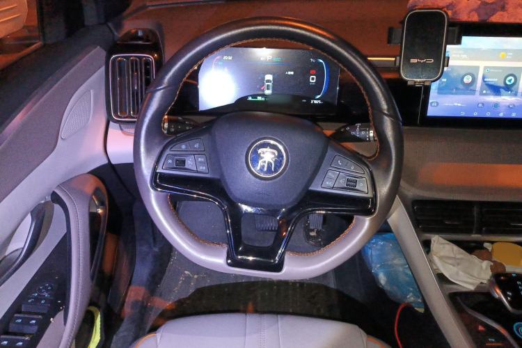 Used BYD Song Pro New Energy 2024 HONOR Edition DM-i 71KM Navigation Model Steering Wheel
