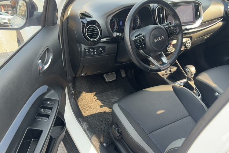 Used Kia kx1 Stonic 2021 1.4L CVT Fun & Sunroof Model