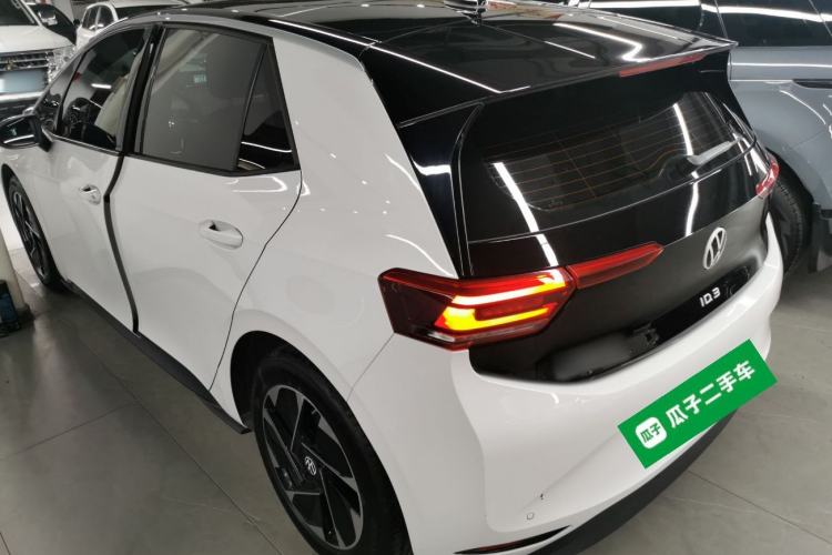 Used Volkswagen ID.3 2025 Smart Model Outstanding Oxygen Edition Rear Left 45 Deg