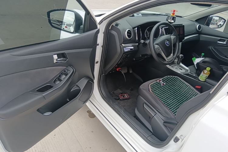 Used Venucia T70 2015 2.0L CVT Smart Choice Edition