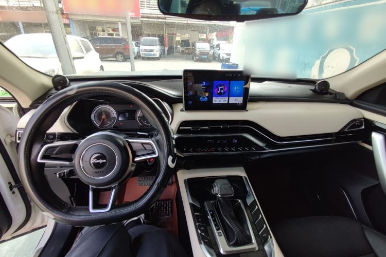 Used Zotye T500 2018 1.5T Automatic Luxury Model Center Console