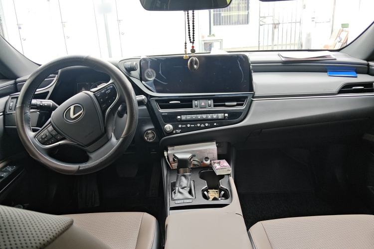 Used Lexus ES 2023 200 Excellence Edition
