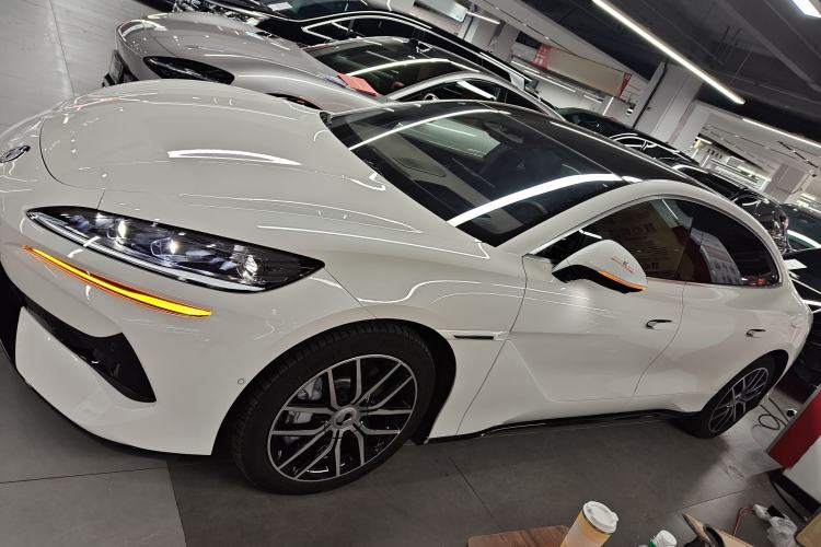 Used Denza Z9 2024 1100 km Four-Wheel Drive Max Version
