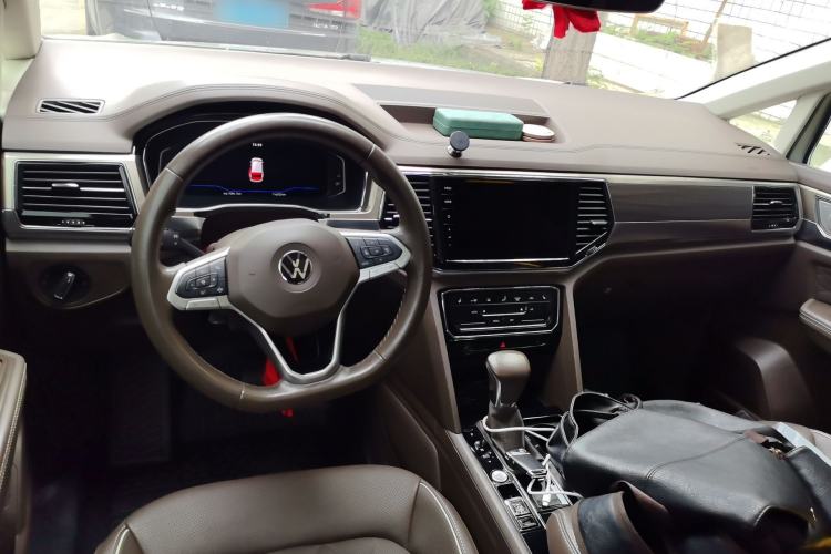 Used Volkswagen Viloran 2020 380TSI Prestige Edition Center Console