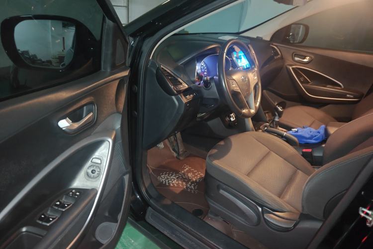 Used Hyundai Santa Fe 2013 2.4L Manual Two-Wheel Drive Comfort Version