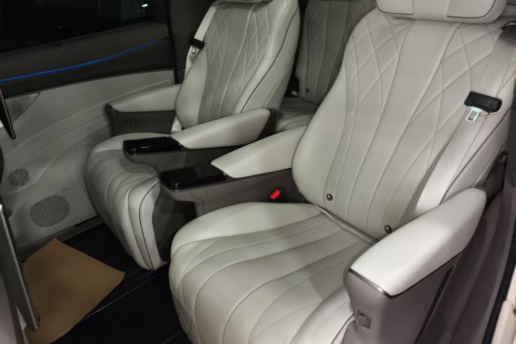 Used Denza D9 2022 DM-i 970 Four-Wheel Drive Flagship Model
