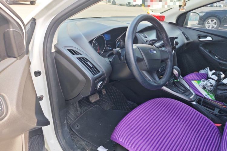 Used Ford Focus 2018 Hatchback Classic 1.6L Automatic Comfort Plus SmartDrive Edition Driver Seat