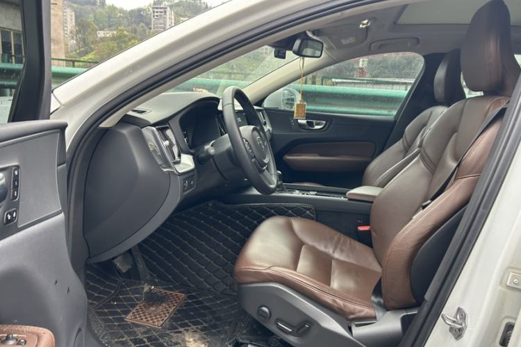 Used Volvo XC60 2019 T5 4x4 Smart Edition China VI Standard