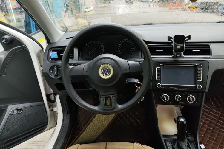 Used Volkswagen Santana 2015 1.6L Automatic Fashion Edition Steering Wheel
