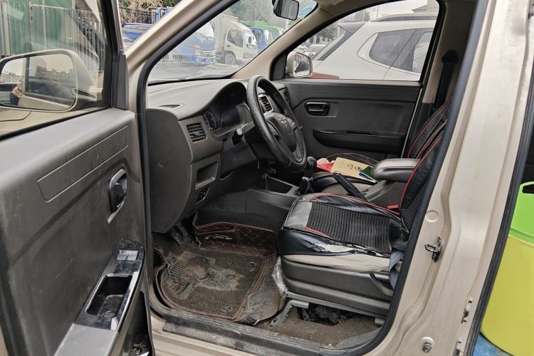 Used Wuling Rongguang V 2018 1.5L Standard Version
