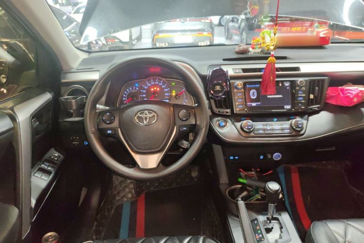 Used Toyota RAV4 2016 2.0L CVT Two-Wheel Drive Fashion Edition China V Standard