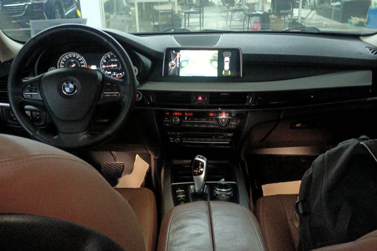 Used BMW X5 2017 xDrive35i Middle East Center Console