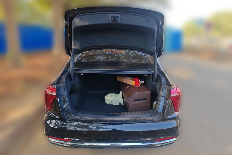 Used Hongqi H5 2025 2.0T Automatic Flag Edition – 500 000 Units Commemorative Version
