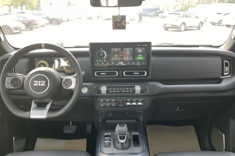 Used 212 T01 2024 2.0T Mechanic
