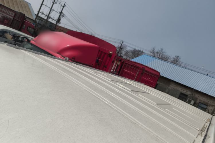 Used SAIC MAXUS Xintu V80 2021 2.0T Manual Classic City Delivery King Long Wheelbase Mid-Roof 3 Seats
