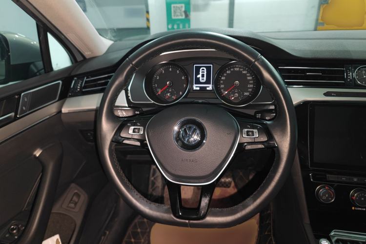 Used Volkswagen Magotan 2018 330TSI DSG Advanced Model Steering Wheel