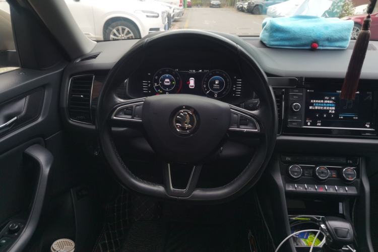 Used Skoda Kodiaq 2019 Facelifted TSI330 7-Seater Two-Wheel-Drive Luxury Enjoyment Edition China VI Standard Steering Wheel
