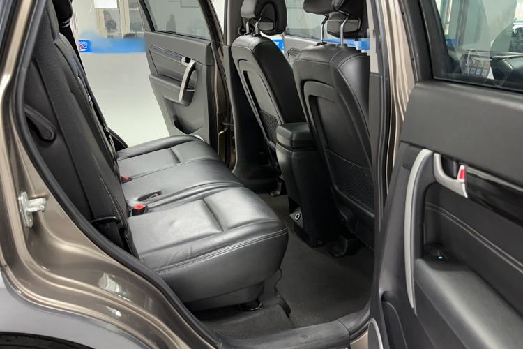 Used Chevrolet Captiva 2015 2.4L 4x4 Flagship Edition 7-Seater
