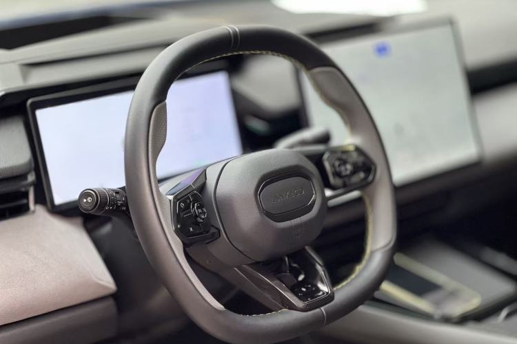 Used Lynk & Co 08 EM-P 2023 120km Long-Range Halo