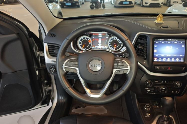 Used Jeep Cherokee 2016 2.4L Superior Edition