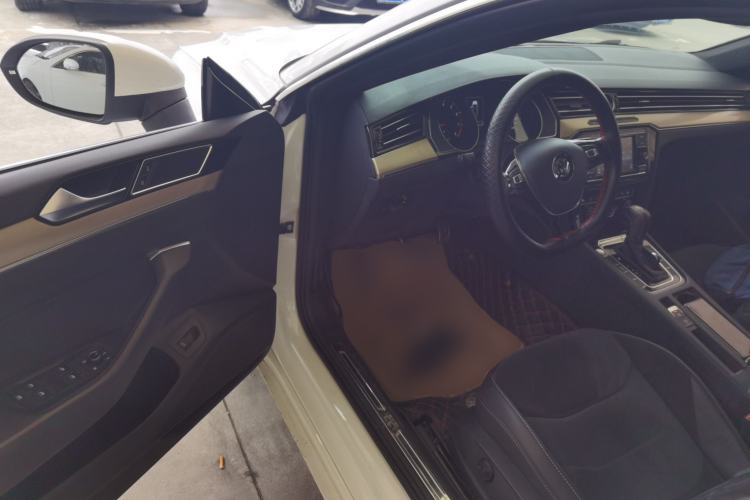 Used Volkswagen FAW-Volkswagen CC 2019 330TSI Huayan Edition China V Standard Driver Seat