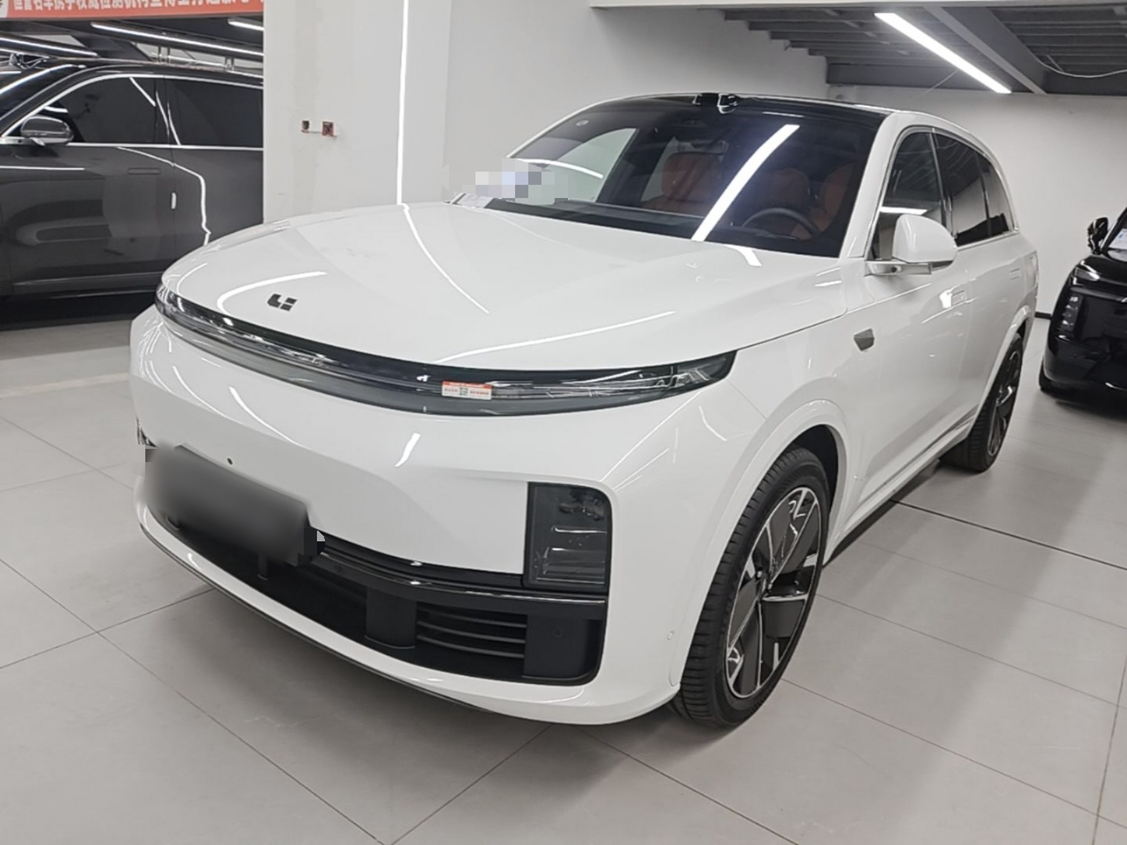 Unter der Vorderseite des Autos