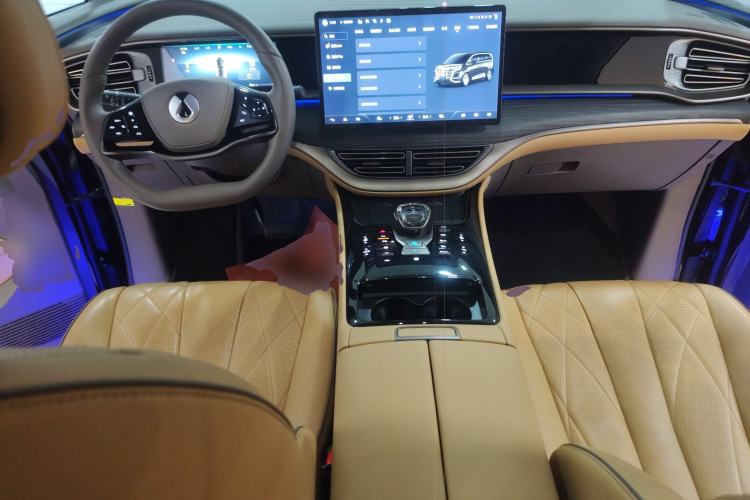 Used Denza D9 2022 DM-i 970 Four-Wheel Drive Flagship Model Center Console