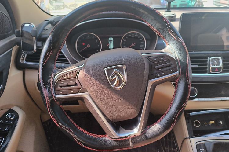 Used Baojun 730 2017 1.5T Manual Prestige Version 7 Seats Steering Wheel