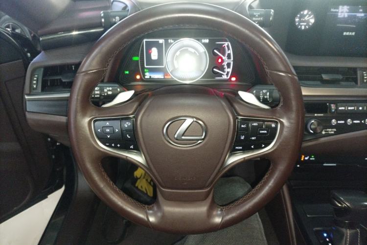 Used Lexus ES 2018 300h Premier Edition China VI Standard
