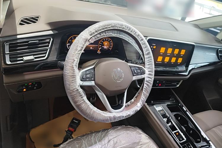 Used Volkswagen Viloran 2024 380TSI Luxury Edition
