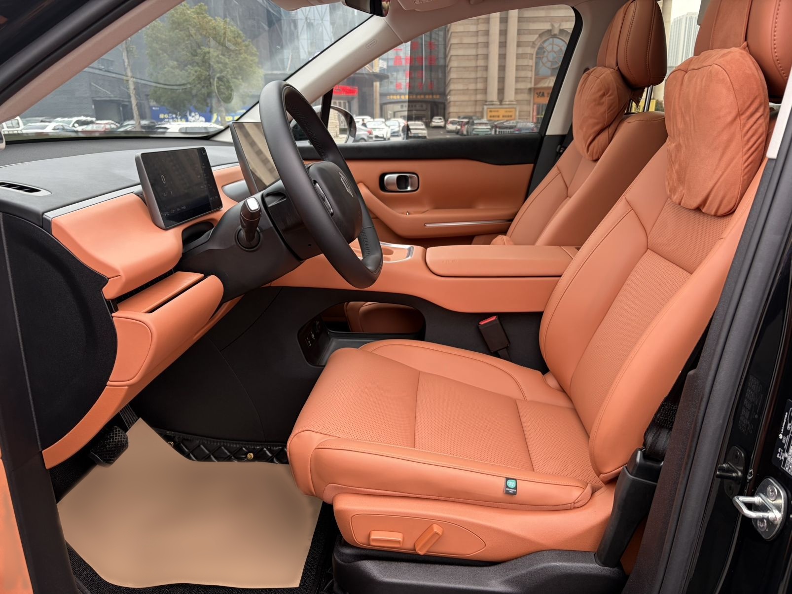 المقاعد الأمامية داخل السيارة