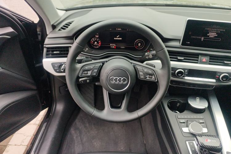 Used Audi A4L 2019 40 TFSI Fashion Edition China VI Emission Standard Steering Wheel