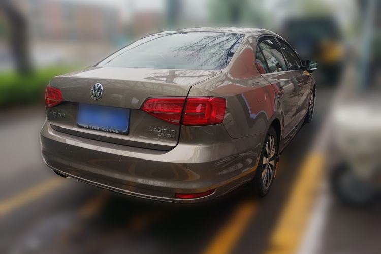 Used Volkswagen Sagitar 2015 230TSI Automatic Luxury Model