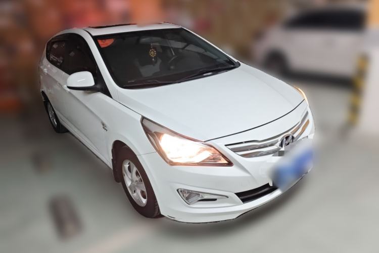 Used Hyundai Verna Ray 2014 1.4L Automatic GLX Front Right 45 Deg