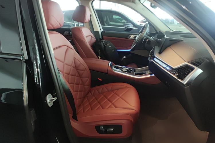 Used BMW X5 2023 xDrive 30Li Luxury M Sport Night Edition Package Right Front Seat