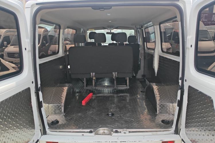 Used SAIC MAXUS Xintu V80 2023 2.0T Manual Classic Aoyuntong Short Wheelbase Ultra-Low Roof 5/6-Seater