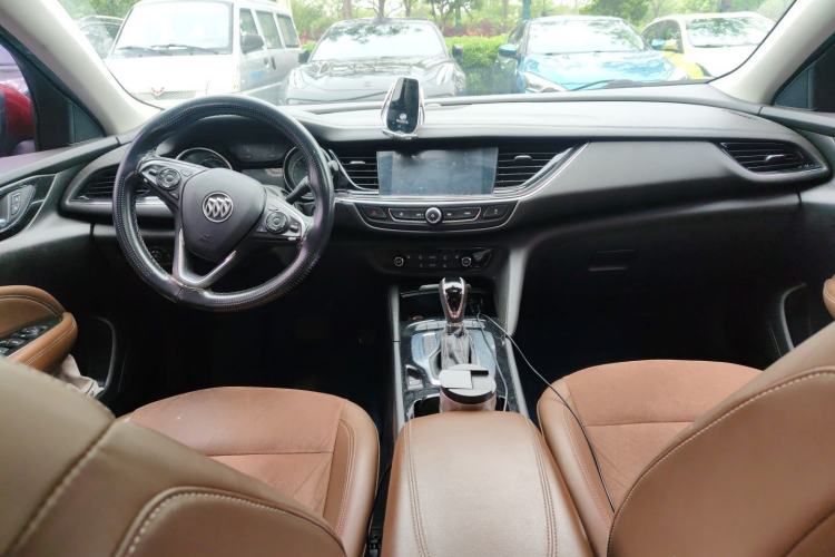 Used Buick Regal 2017 20T Elite Edition Center Console