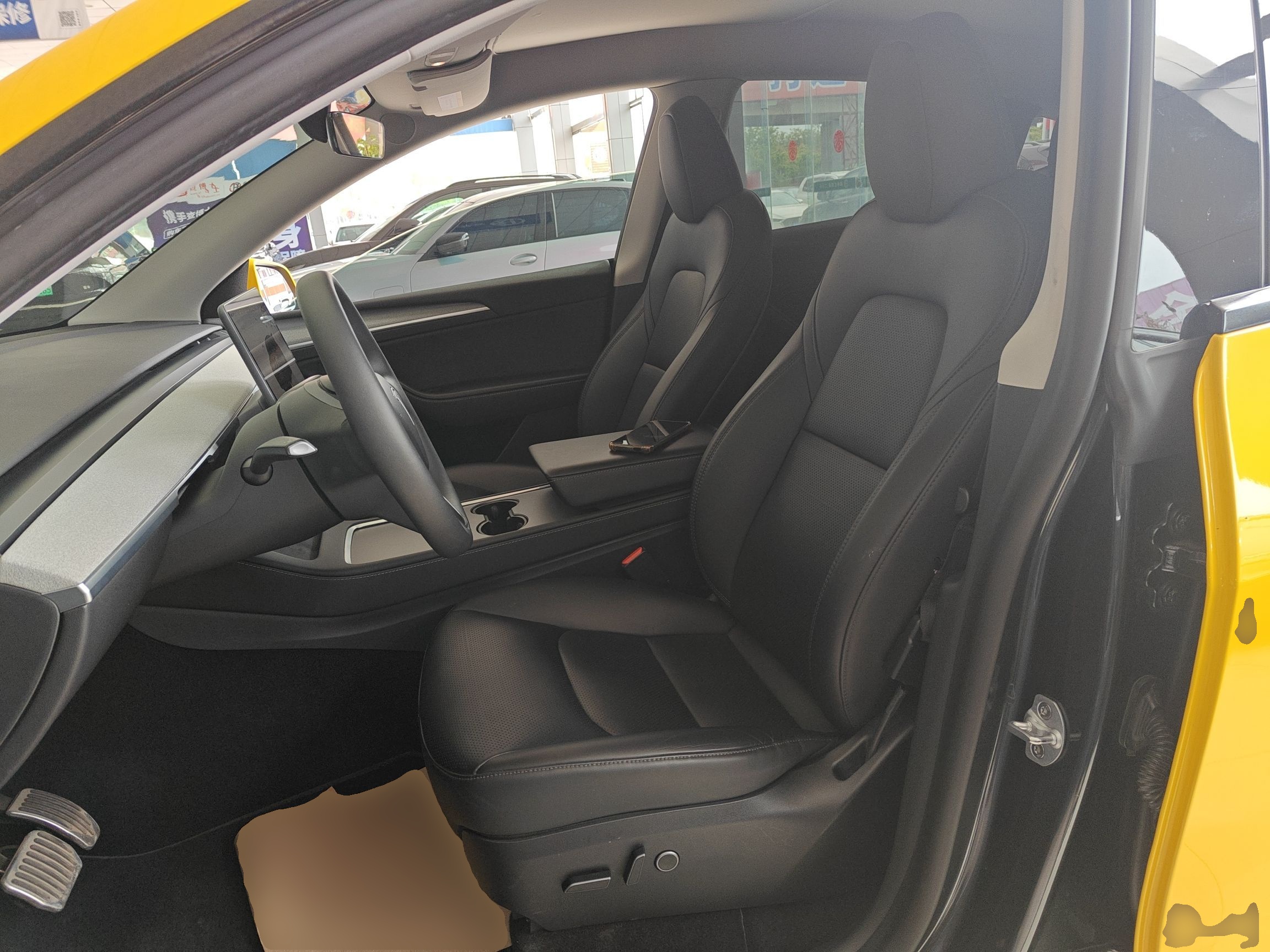 Переднее сиденье в автомобиле